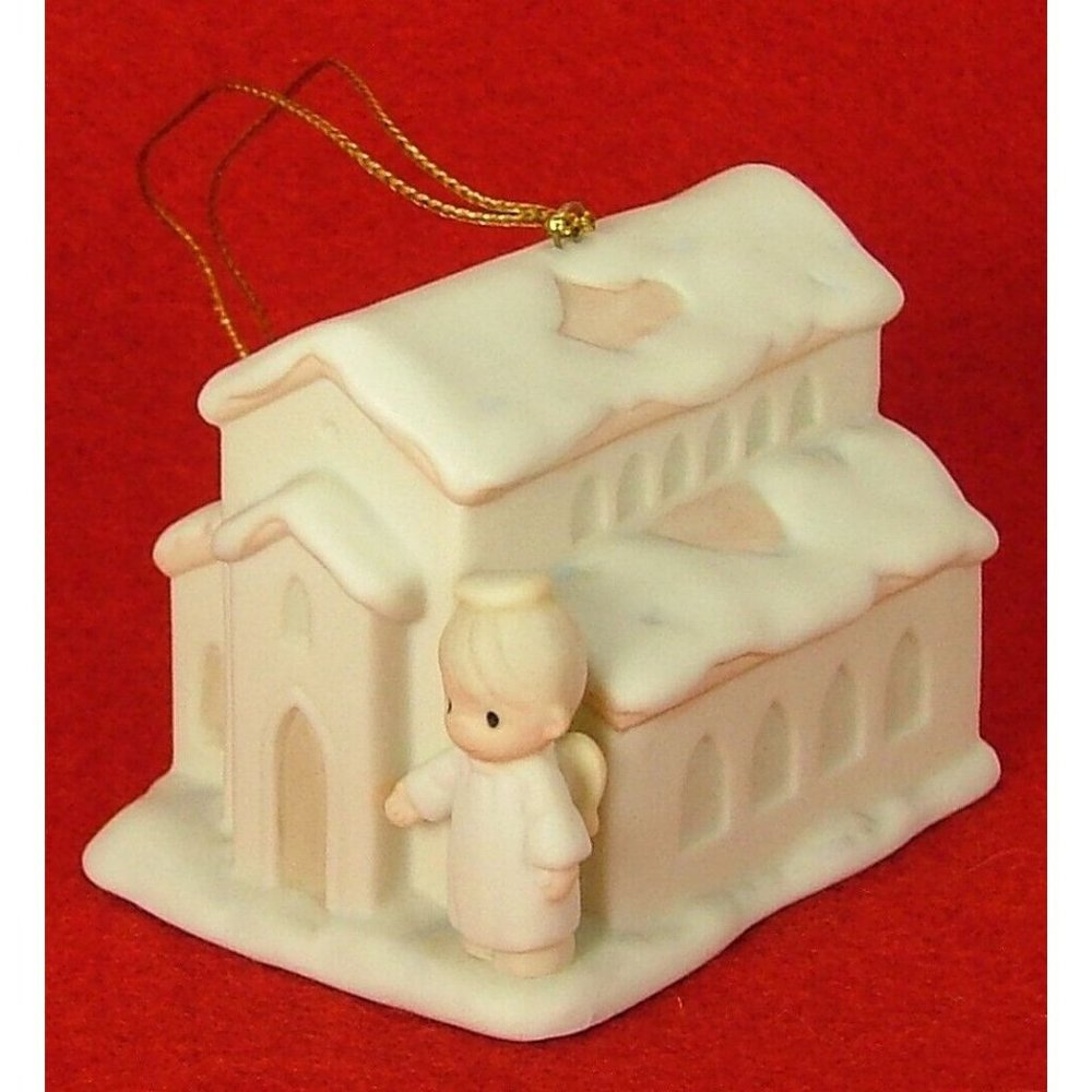 528021 - Precious Moments Xmas Ornament- There's A Christian Welcome Here (X107)
